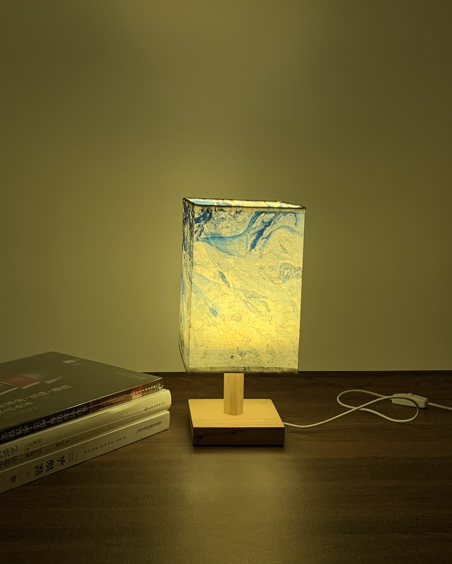 Blue Ocean-Themed Table Lamp
