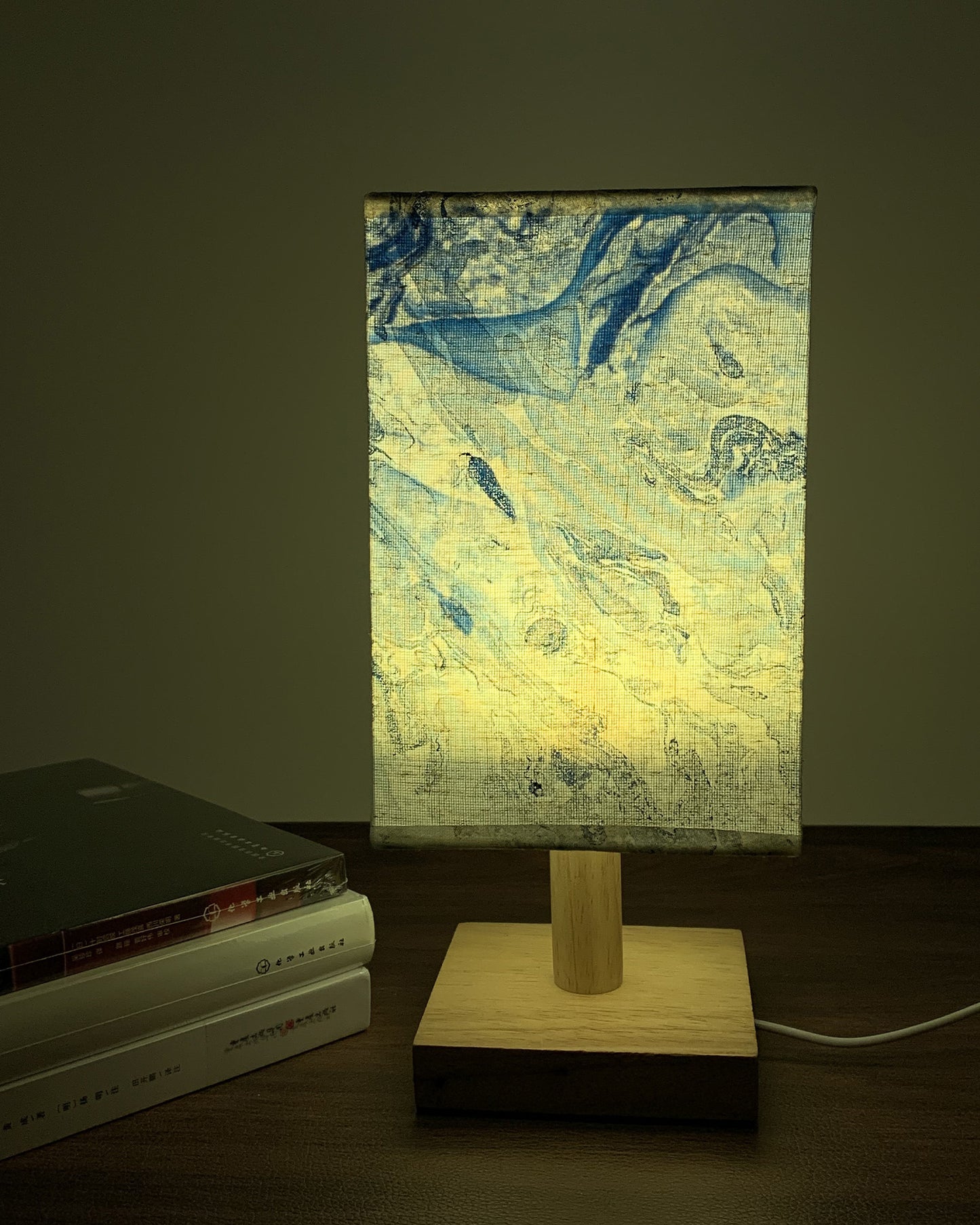 Blue Ocean-Themed Table Lamp