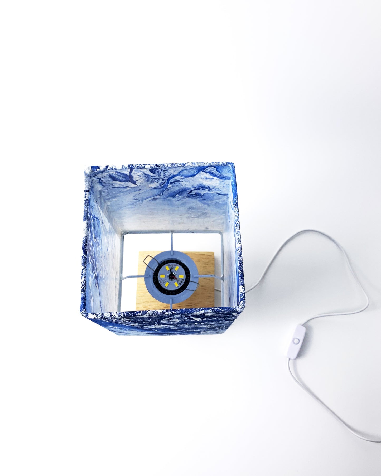 Blue Ocean-Themed Table Lamp