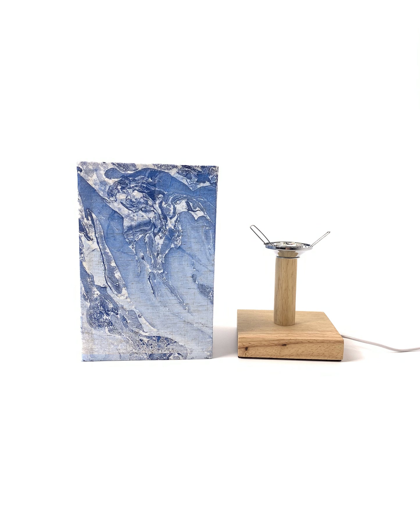 Blue Ocean-Themed Table Lamp